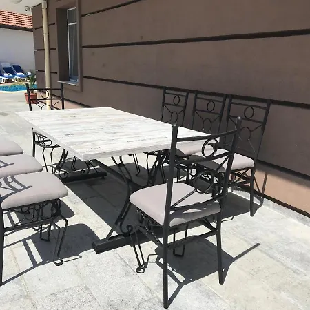 Raya Apartmán