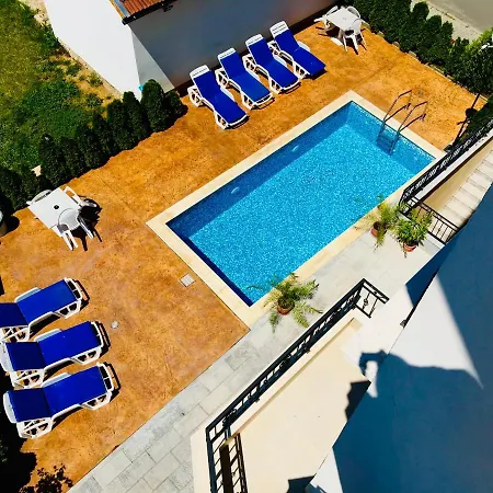 Raya Apartmán